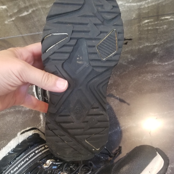 Little girl water proof winter boots with fleece lining size 12 - Picture 3 of 8